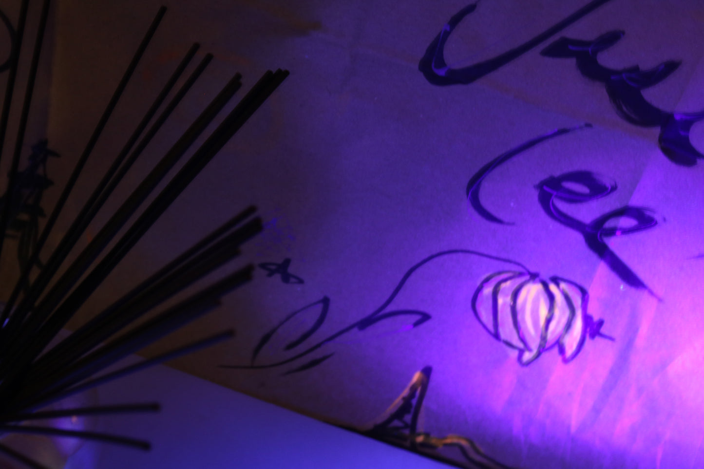 RUBY IN FUCHSITE PEBBLE - UV Reactive