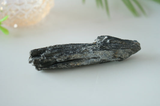 BLACK KYANITE BLADE